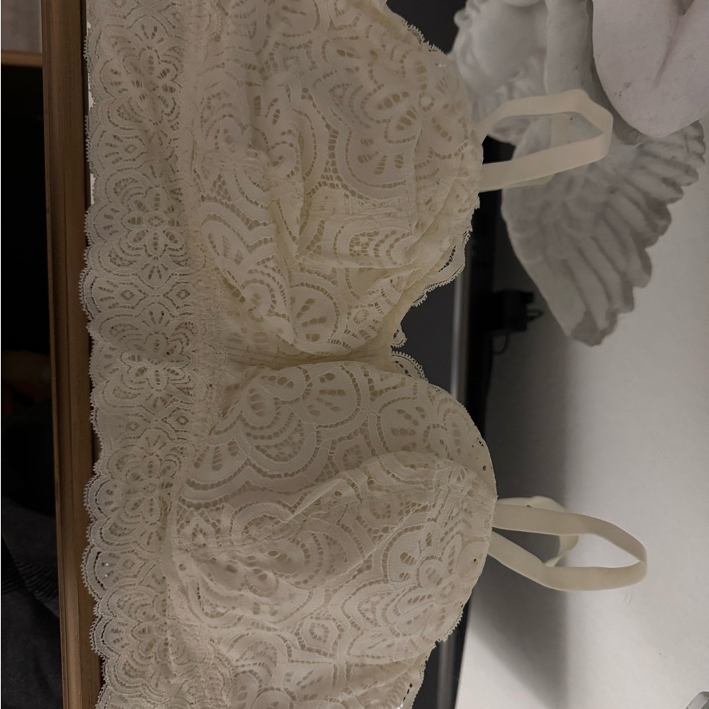 Elegant Lace Bralette - Cream